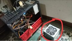 我的電腦用了幾年來，突然用不了半小時就自己重啟