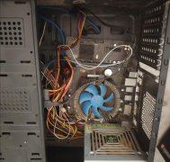 打開電腦機(jī)箱,里面竟然＂嘩啦嘩啦＂作響?